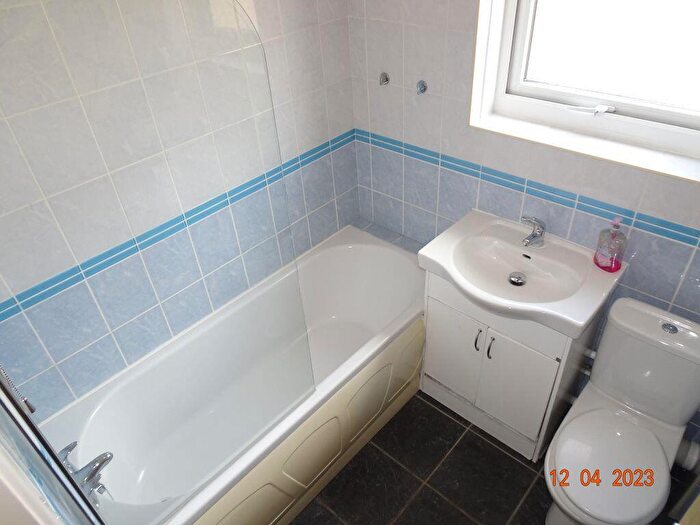 2 Bedroom Apartment To Rent In Headford Grove, Sheffield, S3