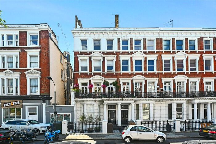 3 Bedroom Flat To Rent In Maclise Road, Brook Green, London, W14