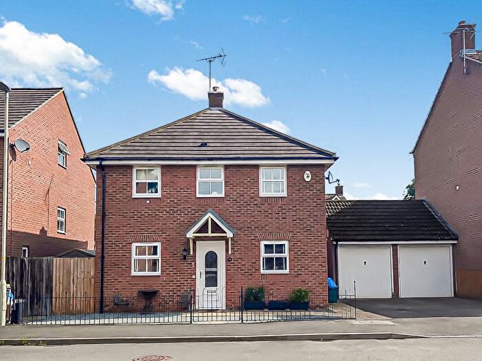 3 Bedroom Detached House For Sale In Mount Pleasant Kingsway, Quedgeley, Gloucester, GL2