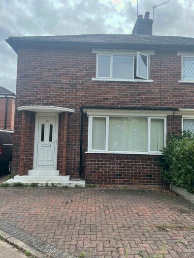 3 Bedroom Semi-Detached House To Rent In Chamberlain Avenue, , Off York Road, DN5