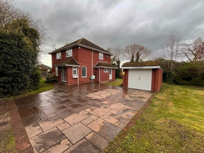 4 Bedroom Detached House To Rent In Ray Close, Canvey Island, Essex, SS8