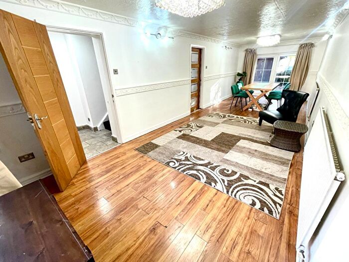 4 Bedroom House To Rent In Caistor Close, Whalley Range, M16