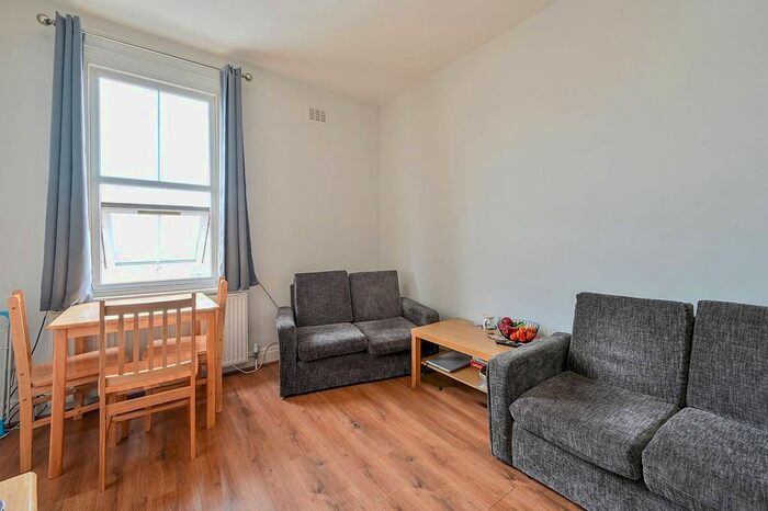 2 Bedroom Flat To Rent In Uxbridge Road, Shepherd's Bush, London, W12