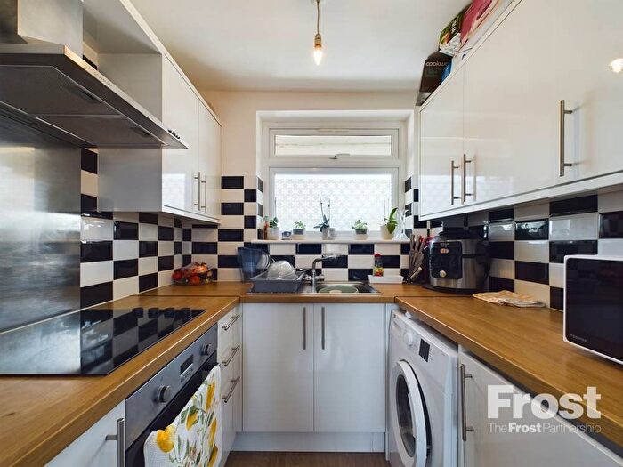 1 Bedroom Flat To Rent In Laleham Road, Staines-Upon-Thames, Surrey, TW18