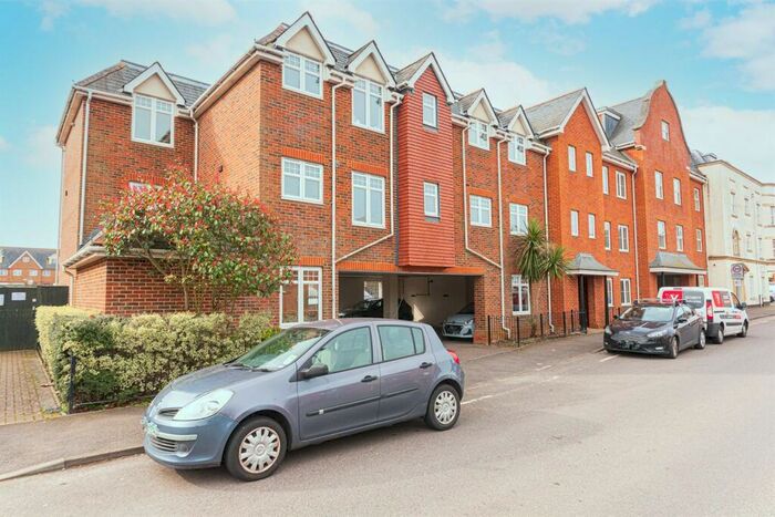 2 Bedroom Apartment To Rent In Peninsula Place, Napier Road, Crowthorne, RG45