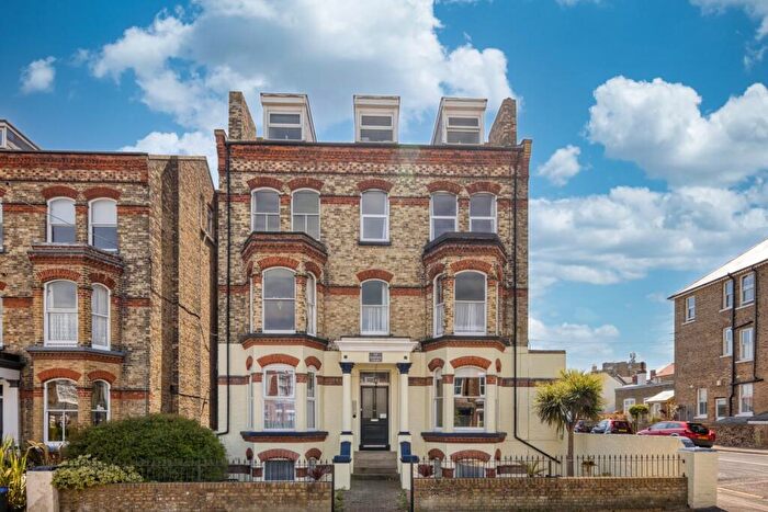 1 Bedroom Flat For Sale In Granville Road, Broadstairs, CT10