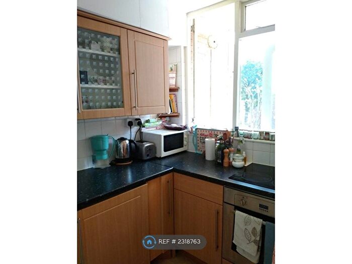 Studio To Rent In Avon Court, London, SW15