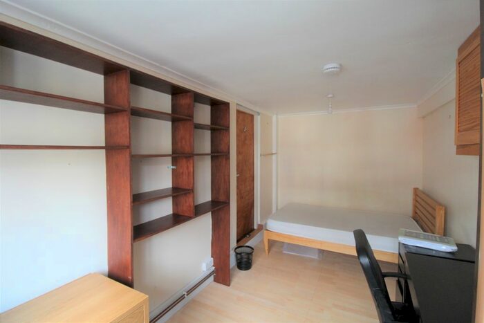 6 Bedroom Terraced House To Rent In Queens Drive, Guildford, GU2