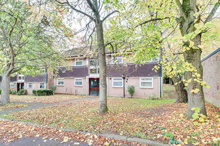 2 Bedroom Flat For Sale In Beeching Close, Harpenden, Hertfordshire, AL5