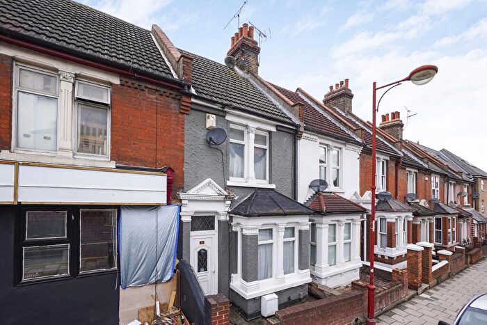 2 Bedroom Terraced House To Rent In Delce Road, Rochester, ME1
