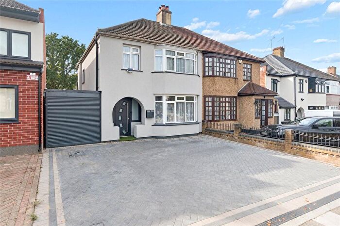 3 Bedroom Semi-Detached House For Sale In Hillview Avenue, Hornchurch, RM11
