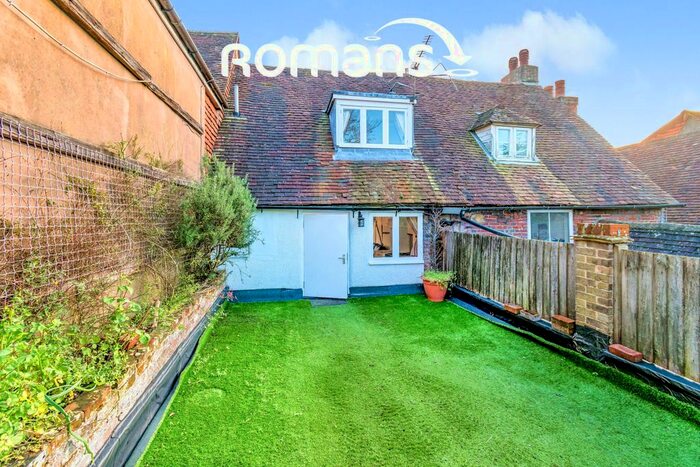 2 Bedroom Flat To Rent In West Street, Alresford, SO24