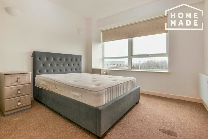 Studio To Rent In Dolphin House, Sunbury-On-Thames, TW16