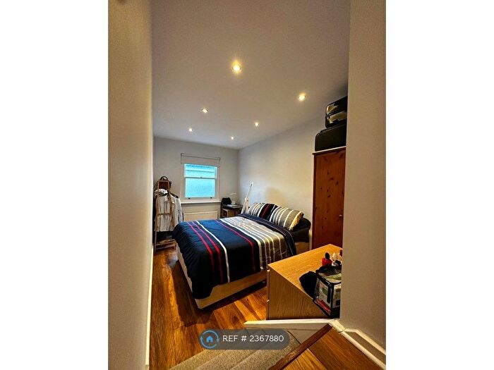 1 Bedroom Flat To Rent In Stoke Newington High Street, London, N16