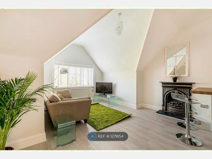 2 Bedroom Flat To Rent In Richmond Road, Kingston KT2