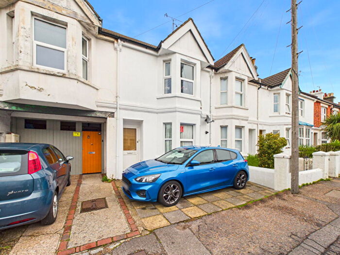 3 Bedroom Flat For Sale In Becket Road, Worthing, BN14