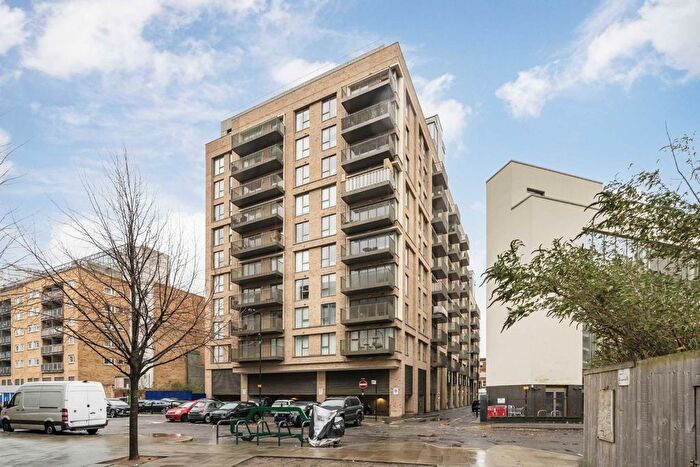 2 Bedroom Flat For Sale In Brownlow Road, Ealing, W13