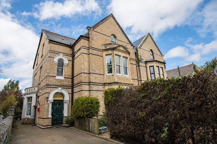 2 Bedroom Flat For Sale In Stanwell Road, Penarth, CF64