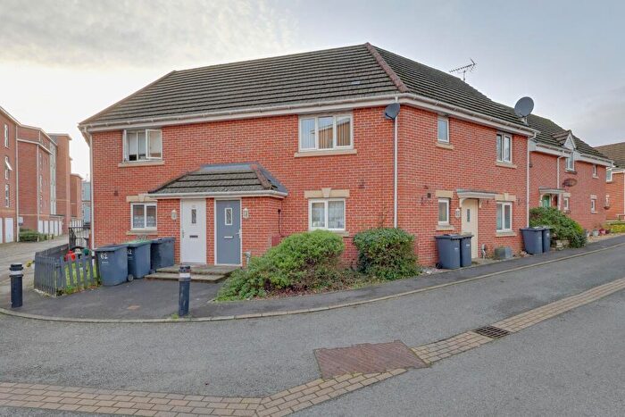 2 Bedroom Flat For Sale In Billys Copse, Leigh Park, Havant, PO9
