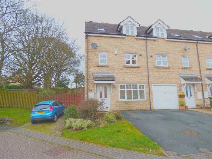 3 Bedroom End Of Terrace House To Rent In Whitestone Drive, East Morton, BD20