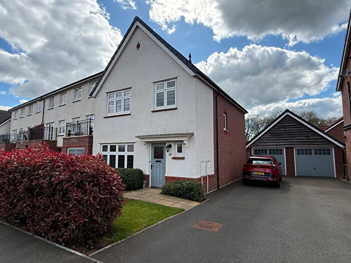 3 Bedroom Detached House For Sale In Homington Avenue, Swindon, SN3