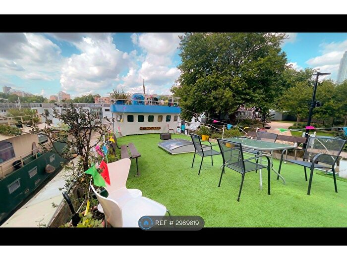 2 Bedroom Houseboat To Rent In London, London, SW11