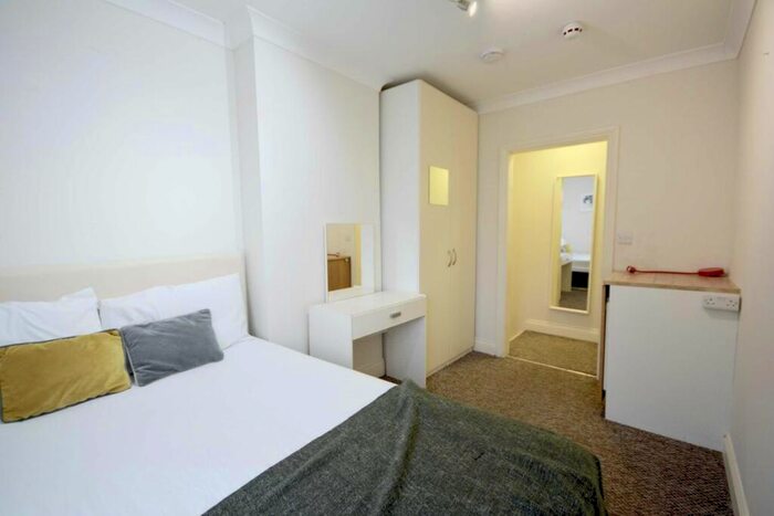 Flat To Rent In Pinner Road, Harrow, HA1