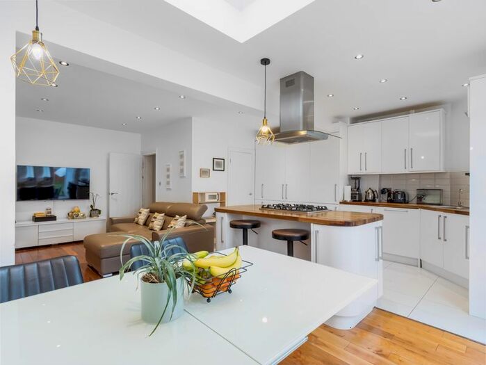 4 Bedroom Semi-detached House To Rent In Willow Road, Enfield, EN1