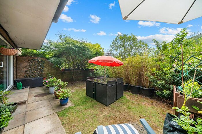 2 Bedroom Flat For Sale In Battersea Church Road, Battersea Park, SW11