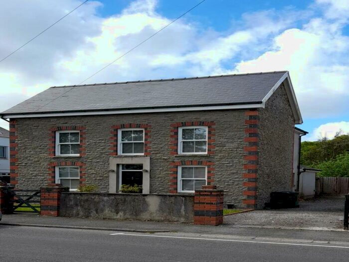 4 Bedroom House To Rent In Main Road, Bryncoch, Neath, SA10