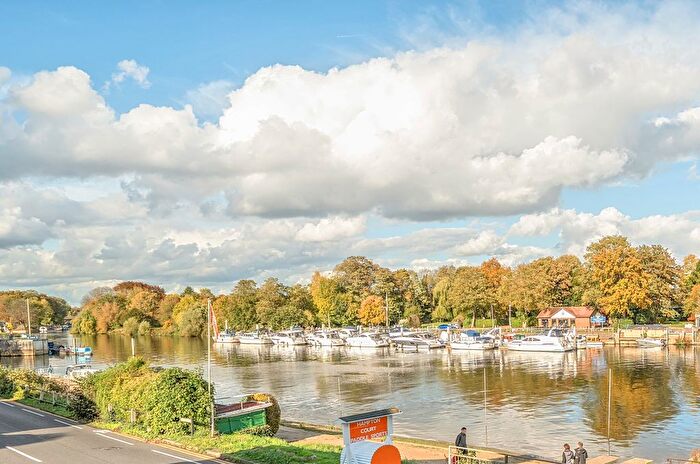 3 Bedroom Flat For Sale In Bridge Road, East Molesey, KT8