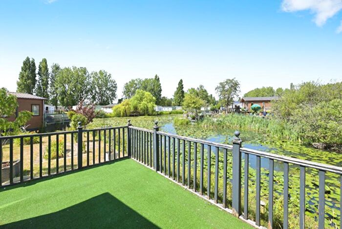 2 Bedroom Mobile Home For Sale In Crow Lane, Little Billing, Northampton, Northamptonshire, NN3