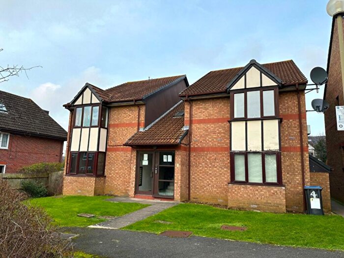 Studio To Rent In Viewfield Close, Harrow, HA3