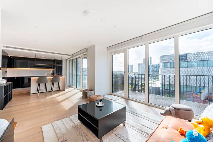 2 Bedroom Flat To Rent In Lincoln Apartments, White City, London, W12