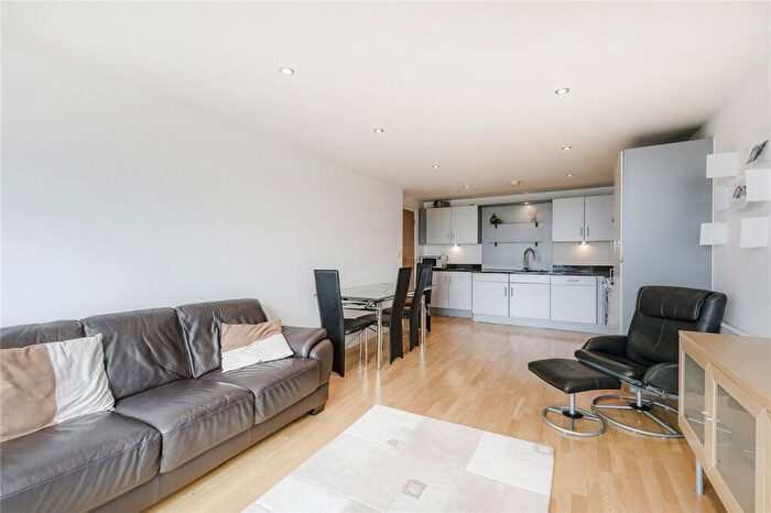 2 Bedroom Apartment To Rent In Balmes Road, De Beauvoir, N1