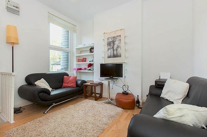 2 Bedroom Flat To Rent In Balham High Road, Balham, SW17