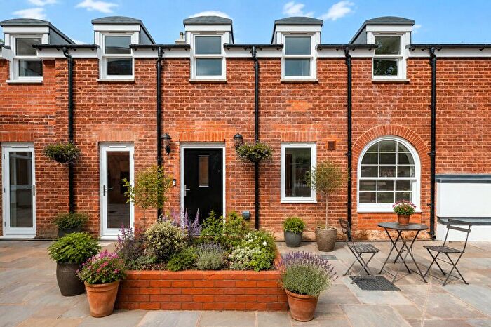 2 Bedroom Apartment For Sale In Magdalen Road, Exeter, EX2