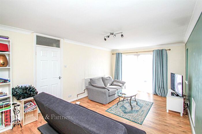 2 Bedroom Bungalow For Sale In Dupont Close, Clacton-on-Sea, Essex, CO16