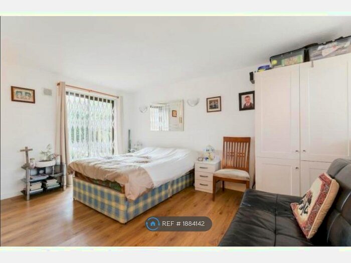 Studio To Rent In Bowles Hall, Brentford, TW8