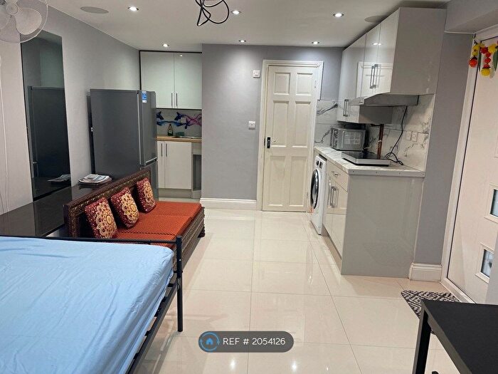 Studio To Rent In Renfrew Road, Hounslow, TW4
