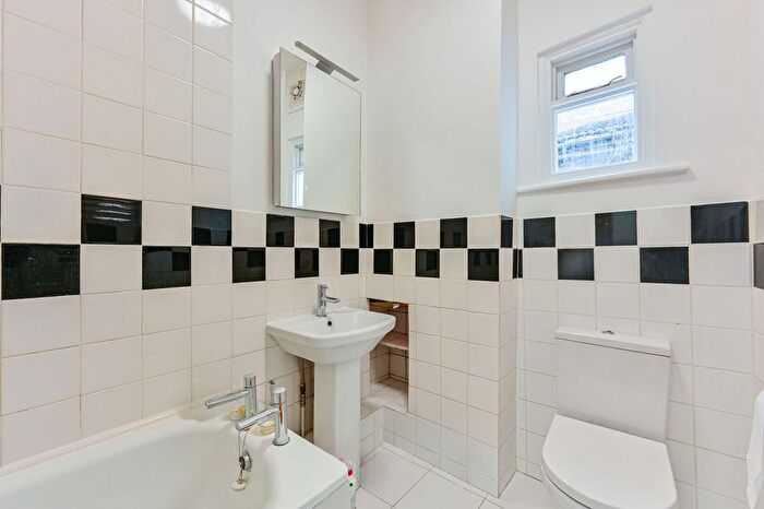 3 Bedroom Maisonette To Rent In Danehurst Street, Munster Village, London, SW6