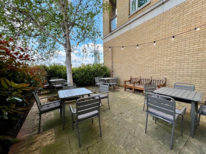 2 Bedroom Apartment To Rent In Westferry Circus, London, E14