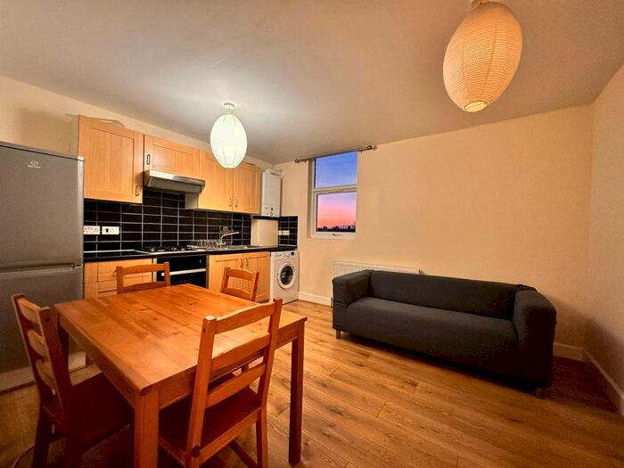 2 Bedroom Flat To Rent In High Street, Merton, SW19