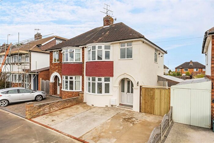 3 Bedroom Property For Sale In Hillcrest Avenue, Kettering, NN15