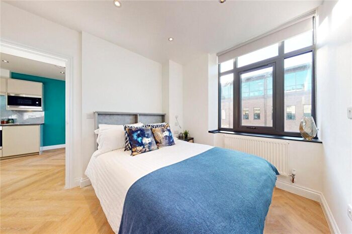 1 Bedroom Apartment To Rent In Apt, South Parade #, LS1