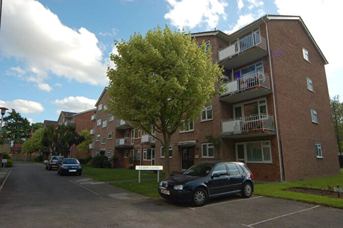 1 Bedroom Flat For Sale In Elton Close, Hampton Wick, KT1