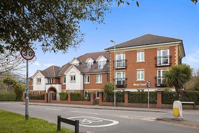 1 Bedroom Flat To Rent In Mead Court, Addlestone, KT15