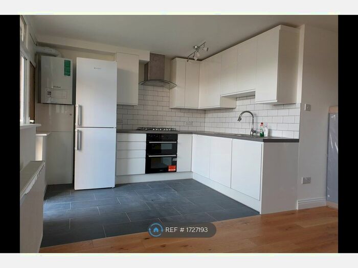 3 Bedroom Flat To Rent In Aldgate, London, E1