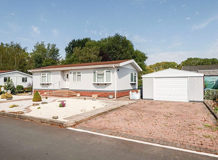 2 Bedroom Mobile/park Home For Sale In Langar Woods Estate, Harby Road, Nottingham, NG13