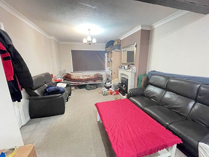 3 Bedroom Semi-Detached House To Rent In Balmoral Drive, Hayes, UB4